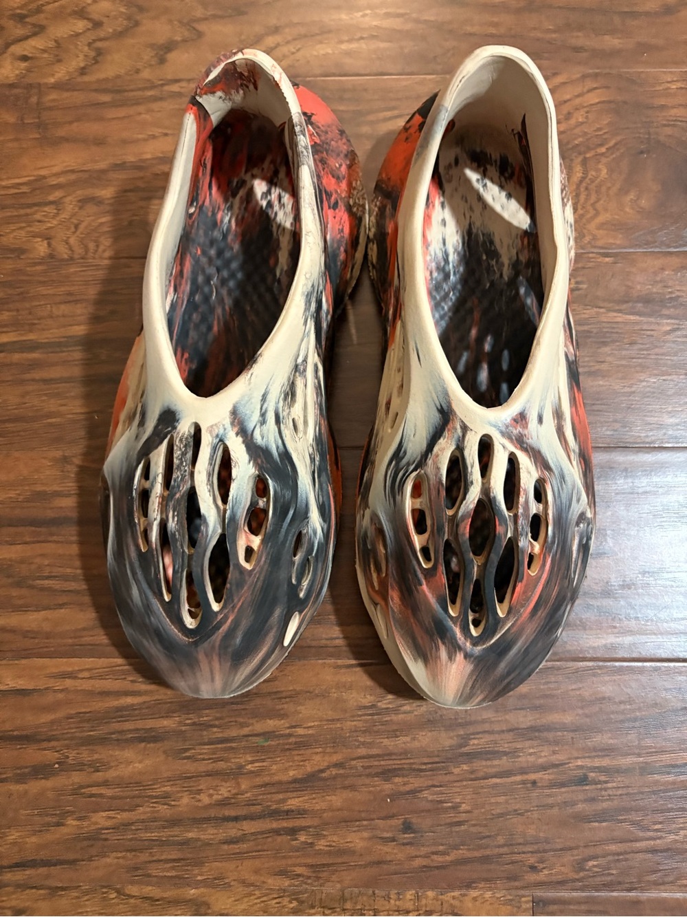 Slip-On Foam Clog Shoes in Cream and Orange Unisex, Men’s Size 13